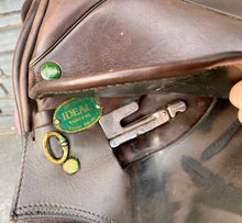 Load image into Gallery viewer, 17 1/2” Medium (Generous) Ideal Event Saddle - Brown