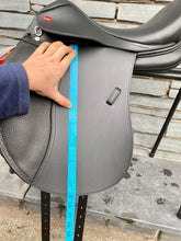 Load image into Gallery viewer, 15 1/2” Changeable Gullet John Whitaker Pony Dressage Saddle - Black