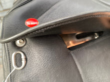 Load image into Gallery viewer, NEW 17 1/2” Med/Changeable Gullet Whitaker Vienna Monoflap Dressage Saddle - Black