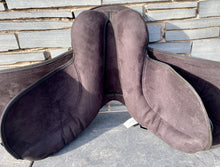 Load image into Gallery viewer, 16” XW Synthetic Pony/Cob GP Saddle -Black- Equestrian Horse