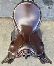 Load image into Gallery viewer, 17 1/2” Medium (Generous) Ideal Event Saddle - Brown