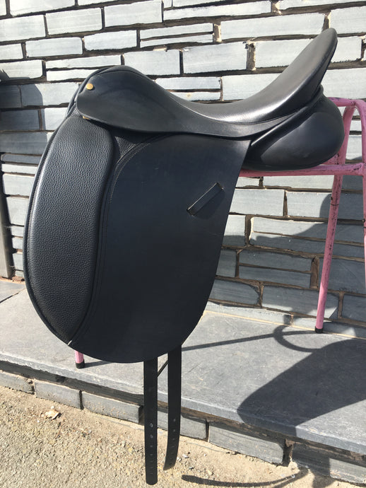 18” MW Kings Saddlery Dressage Saddle - Black