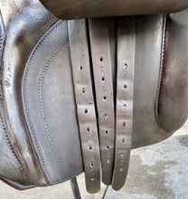 Load image into Gallery viewer, 17 1/2” Medium (Generous) Ideal Event Saddle - Brown