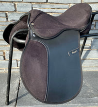 Load image into Gallery viewer, 16” XW Synthetic Pony/Cob GP Saddle -Black- Equestrian Horse