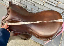 Load image into Gallery viewer, 17 1/2” Medium (Generous) Ideal Event Saddle - Brown