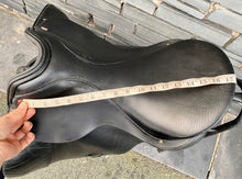 Load image into Gallery viewer, 17 1/2” MW Albion SL Dressage Saddle - Black