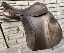 Load image into Gallery viewer, 17” MW Ideal VSD Saddle - Brown