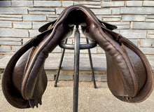 Load image into Gallery viewer, 17” MW Ideal VSD Saddle - Brown