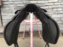 Load image into Gallery viewer, 17 1/2” MW Barnsby Dressage Saddle - Black