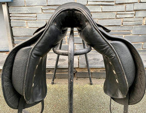 17 1/2” MW Albion SL Dressage Saddle - Black
