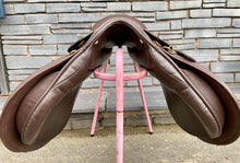 Load image into Gallery viewer, 17 1/2” MW Symmonds Richmond GP Saddle - Brown