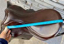 Load image into Gallery viewer, 17 1/2” Medium (Generous) Ideal Event Saddle - Brown