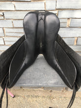 Load image into Gallery viewer, 17 1/2” MW Barnsby Dressage Saddle - Black