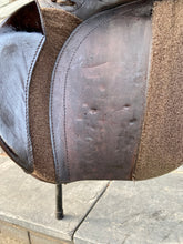 Load image into Gallery viewer, 17” MW Ideal VSD Saddle - Brown