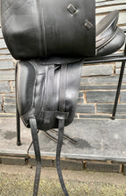 Load image into Gallery viewer, 17 1/2” MW Albion SL Dressage Saddle - Black