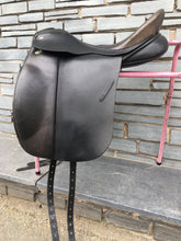 Load image into Gallery viewer, 17 1/2” MW Barnsby Dressage Saddle - Black