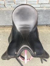 Load image into Gallery viewer, 17 1/2” MW Barnsby Dressage Saddle - Black
