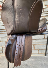 Load image into Gallery viewer, 17” MW Ideal VSD Saddle - Brown