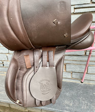 Load image into Gallery viewer, 17 1/2” MW Symmonds Richmond GP Saddle - Brown