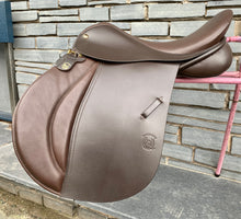 Load image into Gallery viewer, 17 1/2” MW Symmonds Richmond GP Saddle - Brown