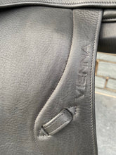 Load image into Gallery viewer, NEW 17 1/2” Med/Changeable Gullet Whitaker Vienna Monoflap Dressage Saddle - Black