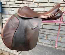 Load image into Gallery viewer, 17 1/2” Medium (Generous) Ideal Event Saddle - Brown