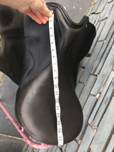 Load image into Gallery viewer, 17 1/2” MW Barnsby Dressage Saddle - Black