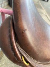Load image into Gallery viewer, 17 1/2” Medium (Generous) Ideal Event Saddle - Brown